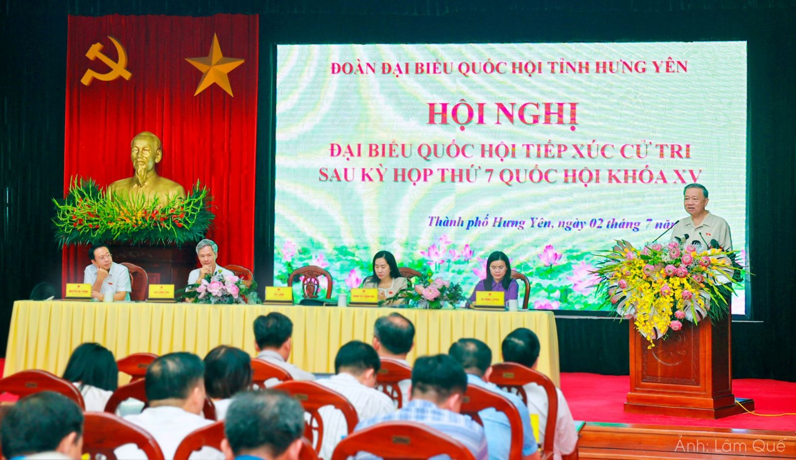 Tiếp xúc cử tri sau kỳ họp thứ 7 Quốc hội khóa XV  tại thành phố Hưng Yên và huyện Phù Cừ