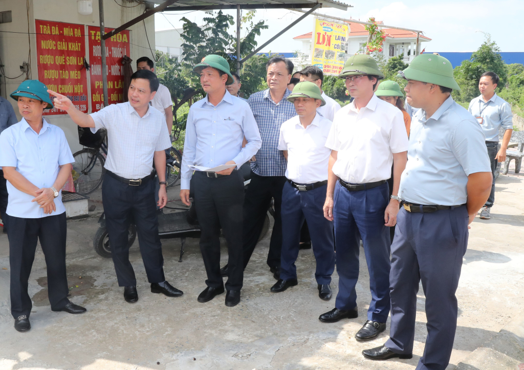 Đồng chí Phó Chủ tịch Thường trực HĐND tỉnh Lê Xuân Tiến kiểm tra, đôn đốc, chỉ đạo tháo gỡ khó khăn, vướng mắc, đẩy mạnh giải ngân vốn đầu tư công tại huyện Văn Lâm