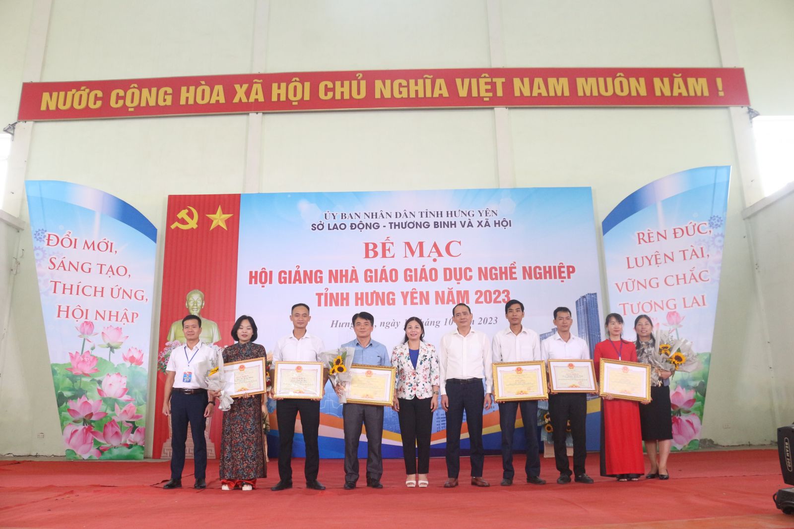 Thường trực HĐND tỉnh tham dự lễ bế mạc hội giảng Nhà giáo Giáo dục nghề nghiệp tỉnh Hưng Yên năm 2023