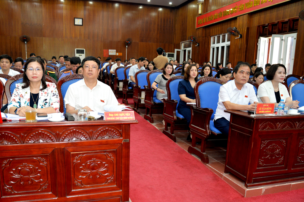 Văn Giang: Bàn giải pháp phát triển kinh tế - xã hội 6 tháng cuối năm