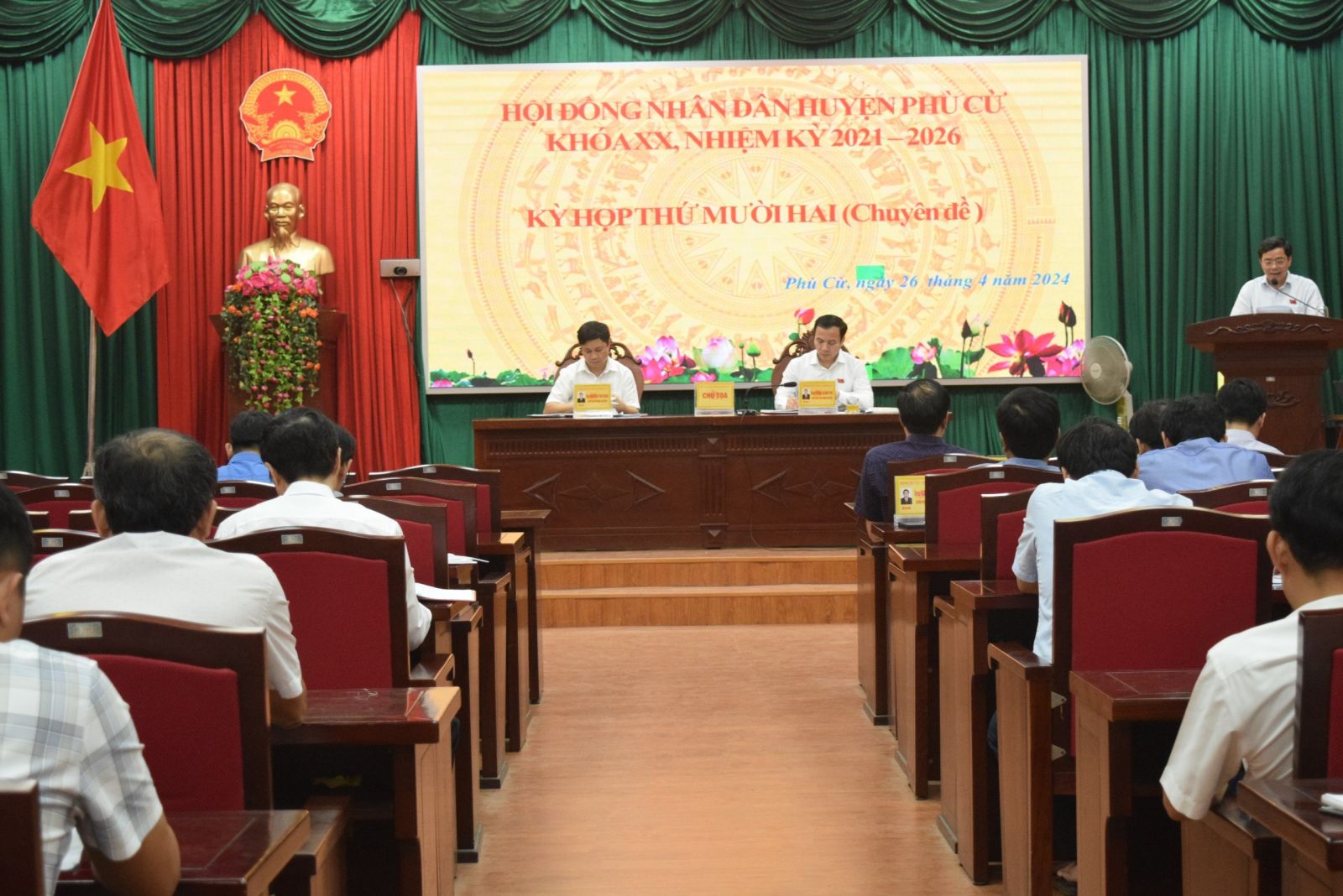 Hội đồng nhân dân huyện Phù Cừ tổ chức họp kỳ họp thứ Mười hai (Kỳ họp chuyên đề)