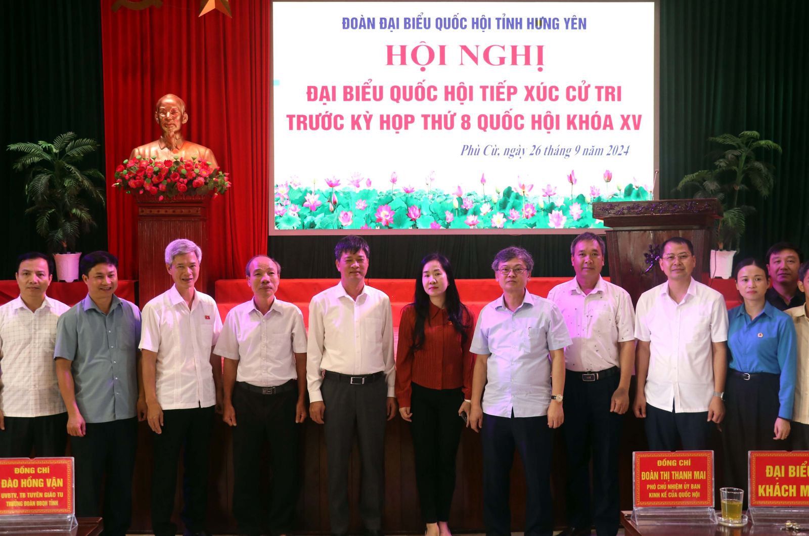 Đoàn đại biểu Quốc hội tỉnh  tiếp xúc cử tri trước kỳ họp thứ 8 Quốc hội khóa XV  tại huyện Phù Cừ và Kim Động