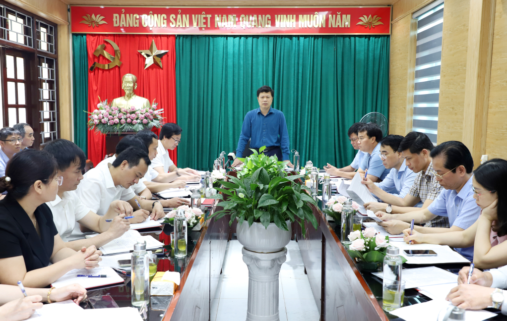 Đồng chí Trần Quốc Toản, Phó Bí thư Thường trực Tỉnh ủy, Chủ tịch HĐND tỉnh làm việc tại xã Lạc Đạo (Văn Lâm)